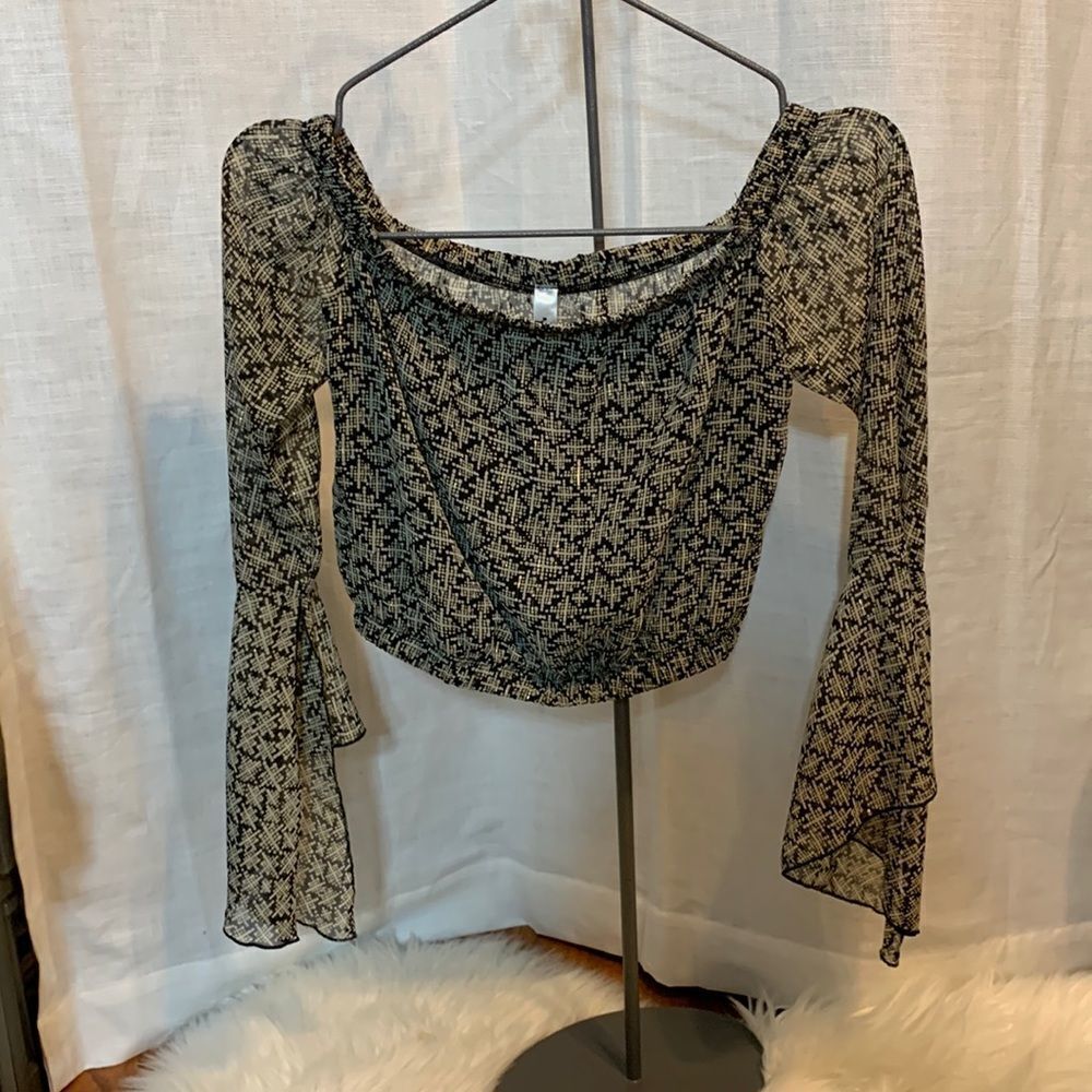 Blueblush Size medium crop top with bell sleeves